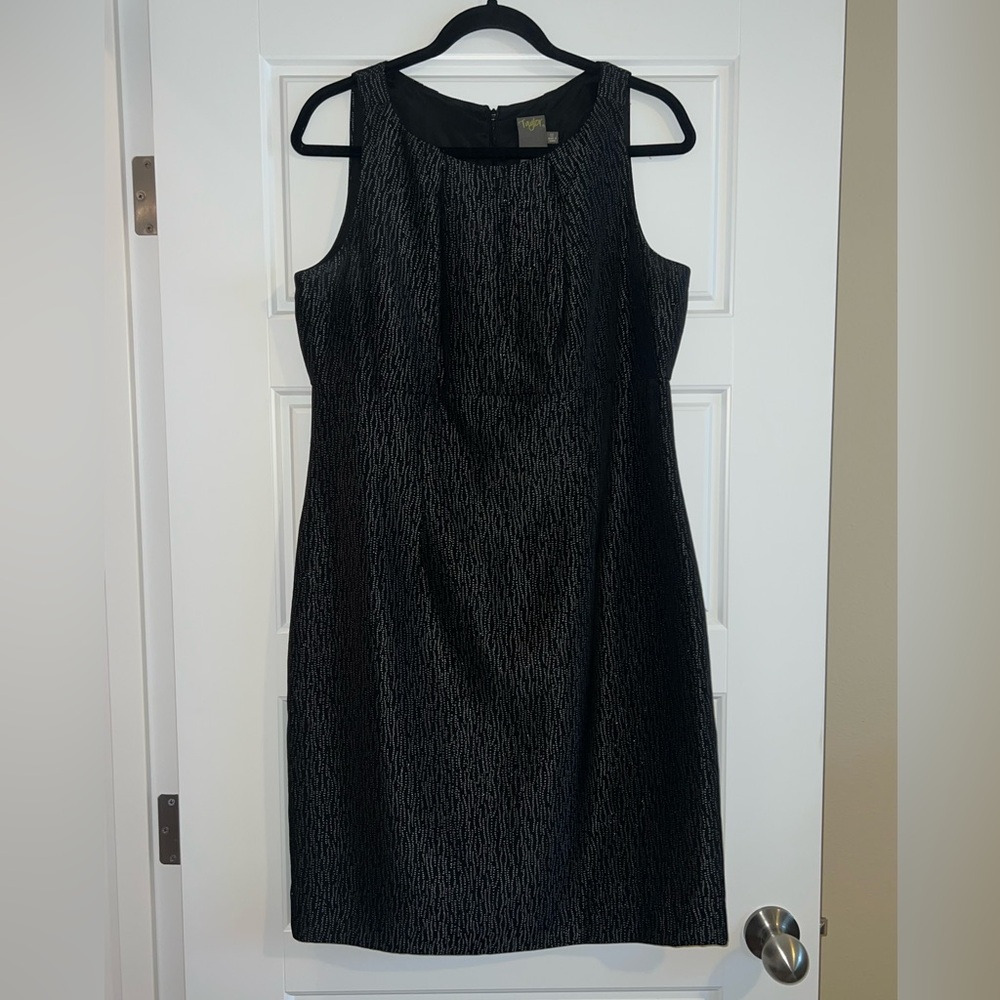 Taylor Black Sleeveless Sheath Dress w/ Subtle Metallic Textured Pattern Size 12